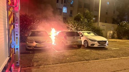  مصرع سائق دراجة نارية من القدس واحراق 8 مركبات في حيفا